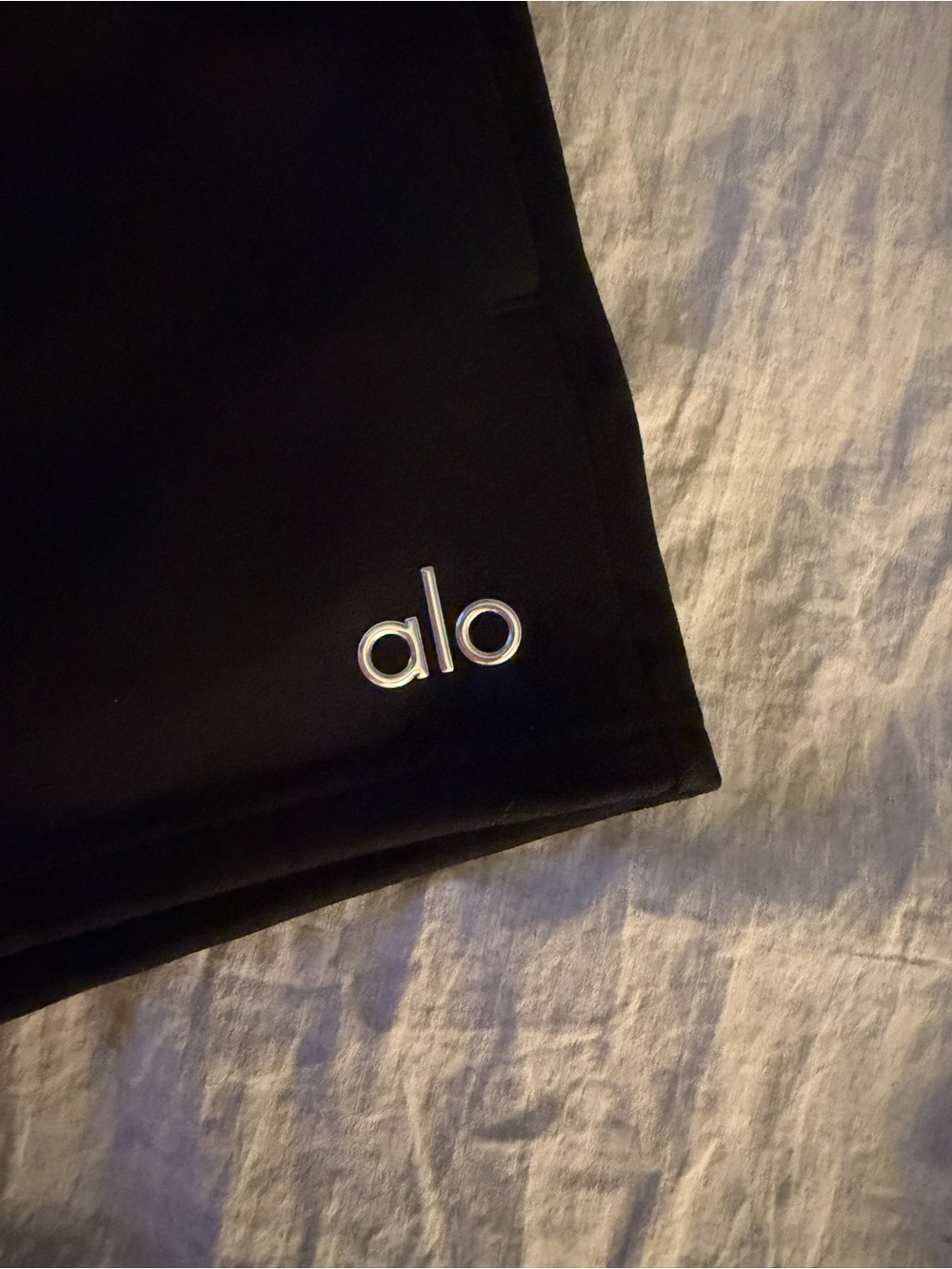 ALO Yoga Accolade Shorts - Picture 2 of 3